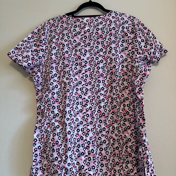 Scrub top - Picture 2 of 3